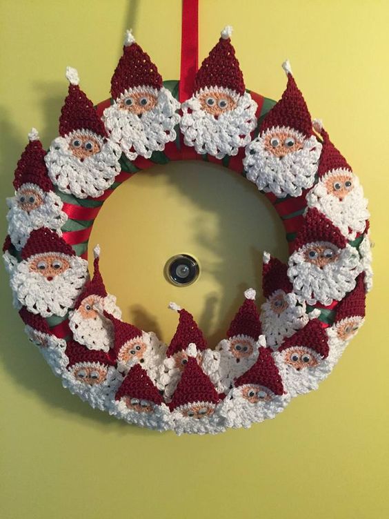 Couronne de Noël au Crochet : Créez une Décoration Élégante et Personnalisée Couronne Noël Crochet 1