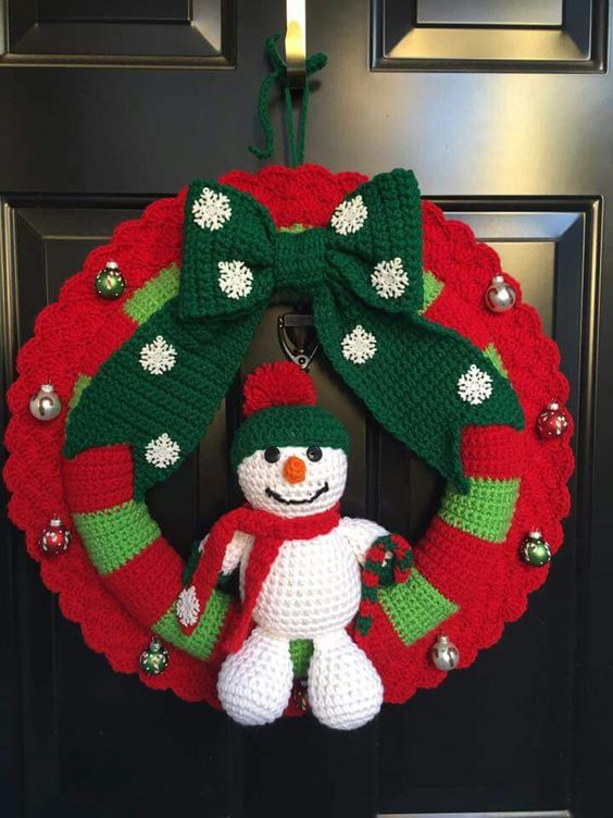 Couronne de Noël au Crochet : Créez une Décoration Élégante et Personnalisée Couronne Noël Crochet 4