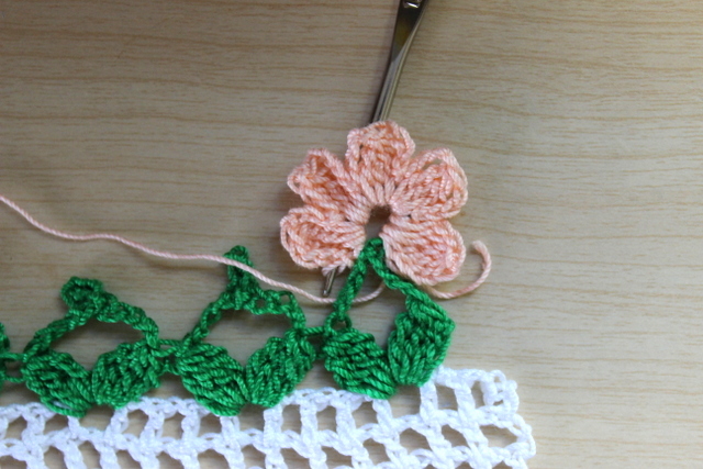 bordure de fleurs au crochet tutoriel 6