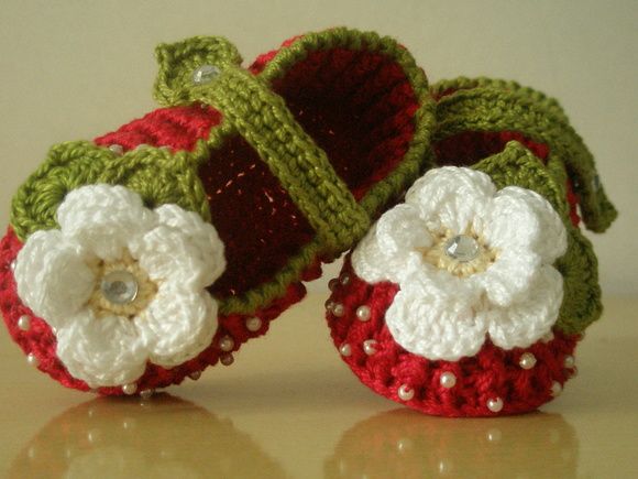 chaussons fraises bebe crochet 5