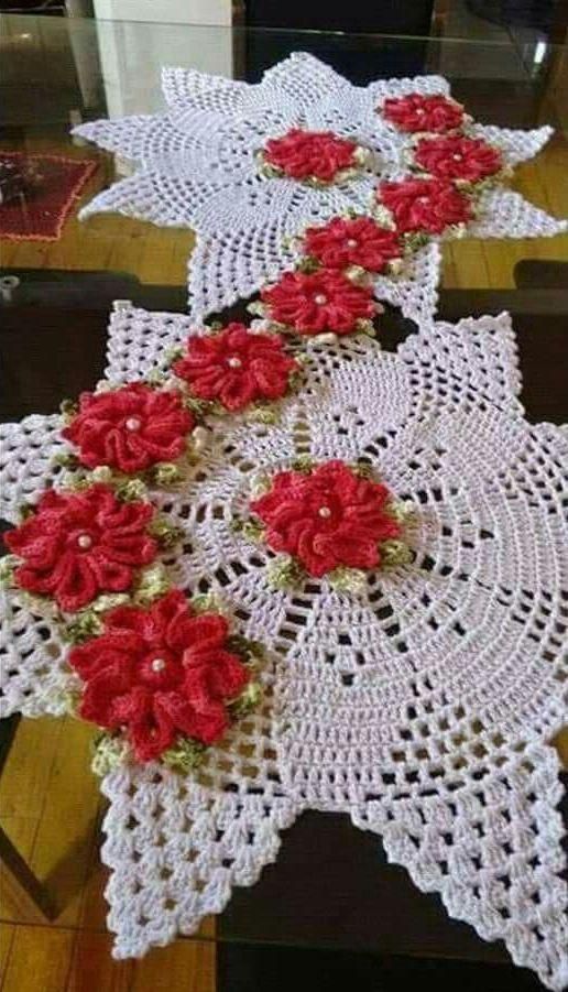 chemin de table au crochet avec fleurs 4