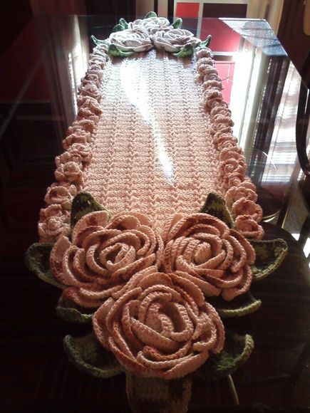 chemin de table au crochet avec fleurs