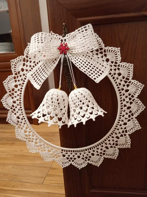 couronne de noel au crochet avec accessoires 3