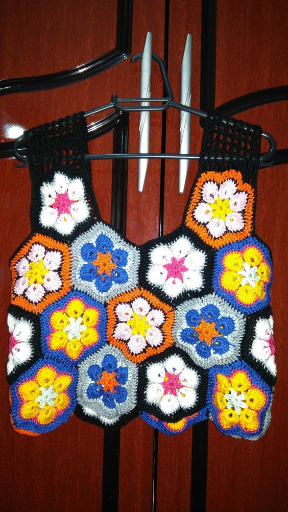 crop top crochet de fleurs africaines 10