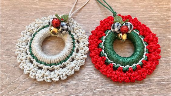 decorations de noel au crochet avec anneaux de rideau 6