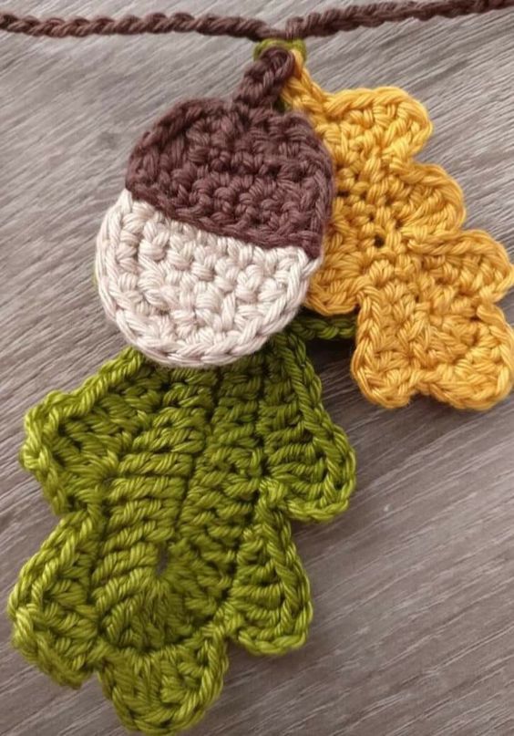 idees de glands au crochet sur une feuille 3