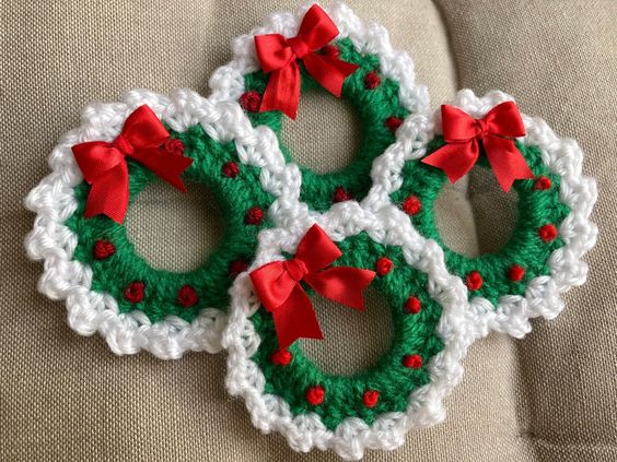 mini couronnes de noel au crochet 6