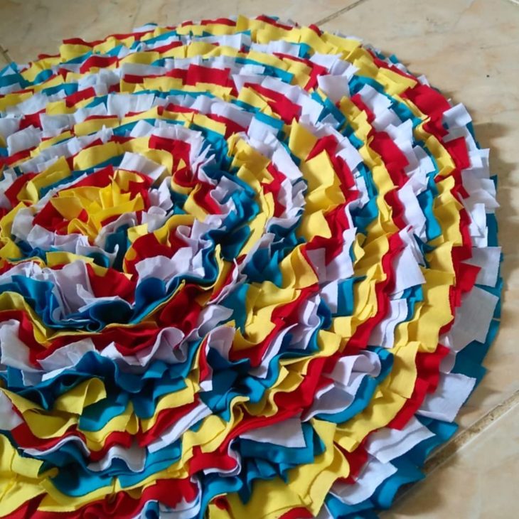 tapis fabrique avec des chutes de tissu 2
